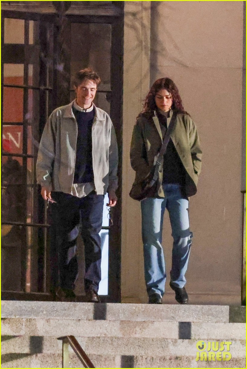 Zendaya & Robert Pattinson Film 'The Drama,' Look So Happy During Art Gallery Scene