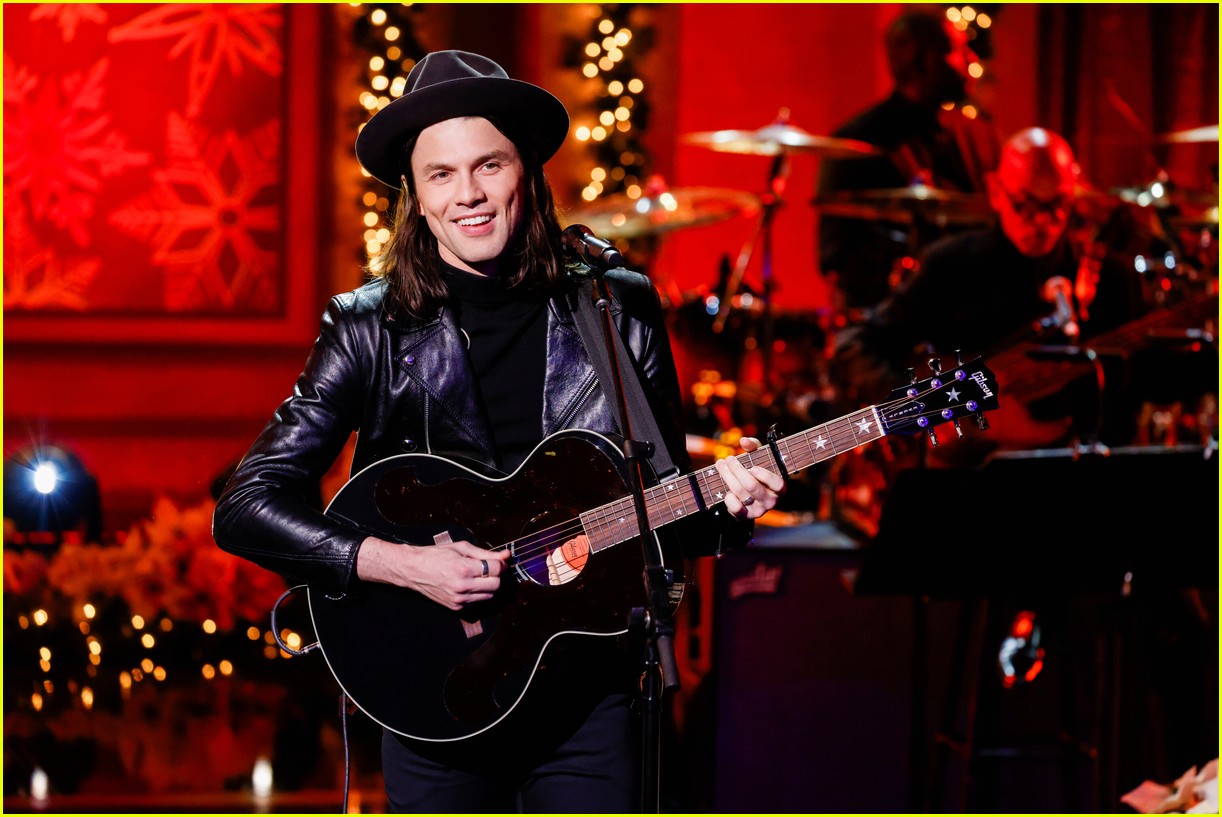 'Josh Groban & Friends Go Home for the Holidays' CBS Special - Celebrity Guests & How to Watch!