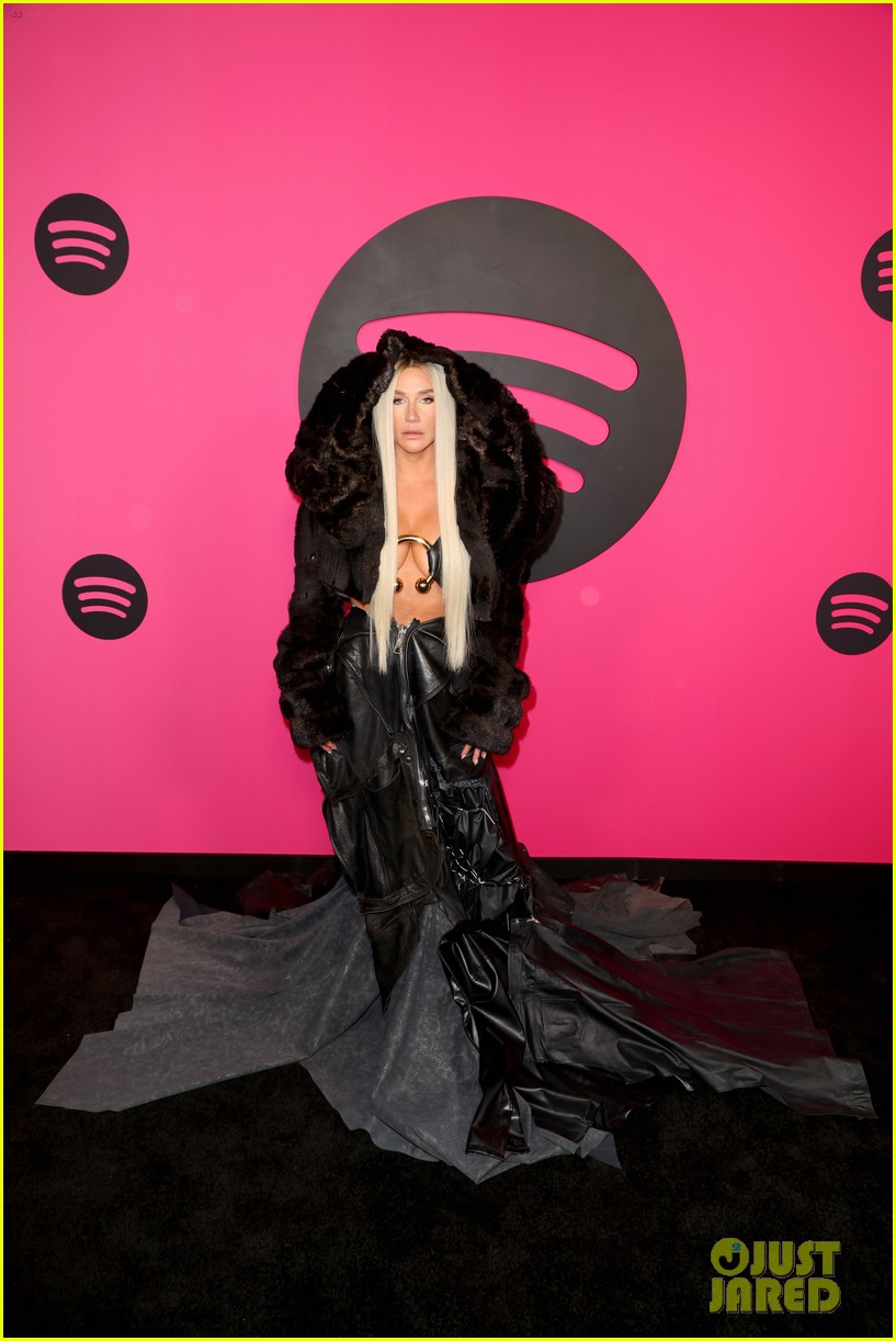 Kesha Asks Victoria Justice If She Can Do Blow at Her House Again