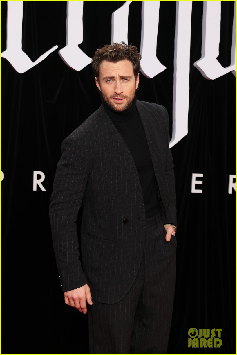 Bill Skarsgard, Aaron Taylor-Johnson, & More Attend 'Nosferatu' World Premiere in Berlin!