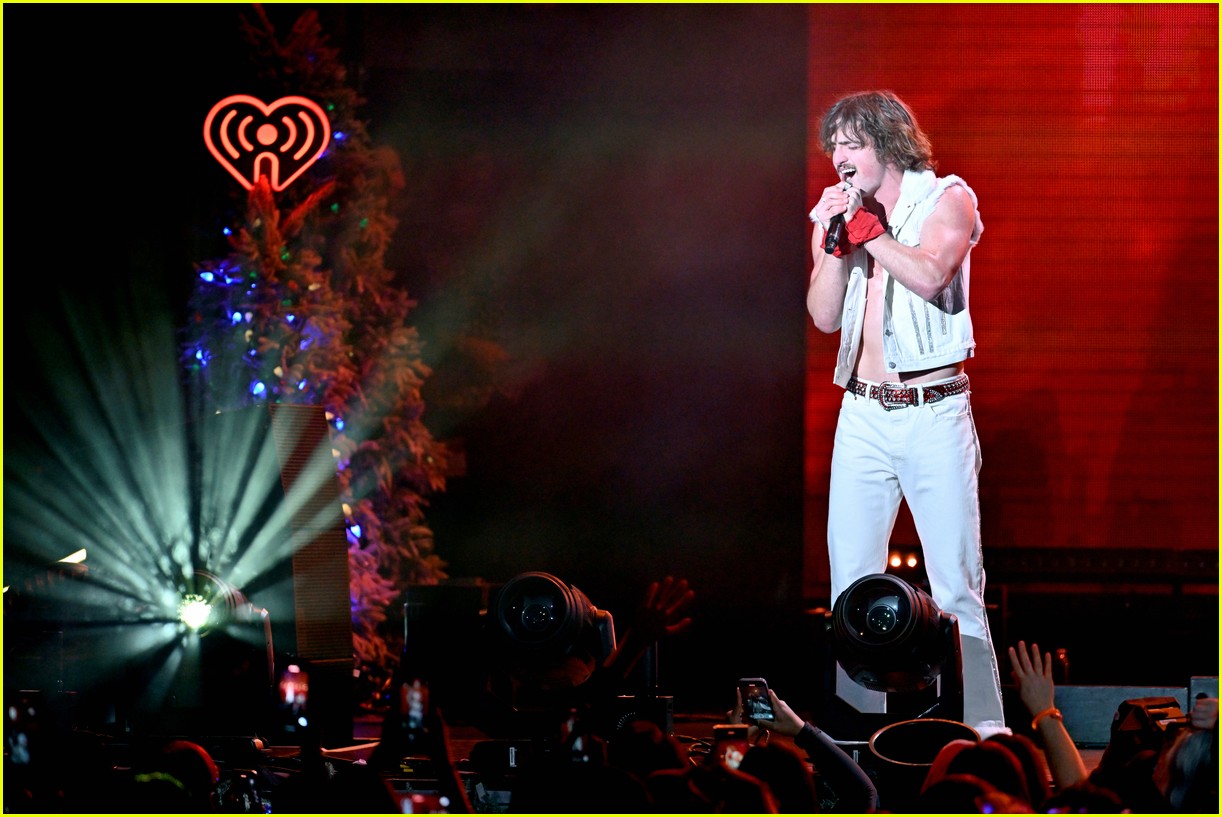 Wonho, Jason Derulo, & Benson Boone All Go Shirtless While Performing at Final Jingle Ball Concert of 2024