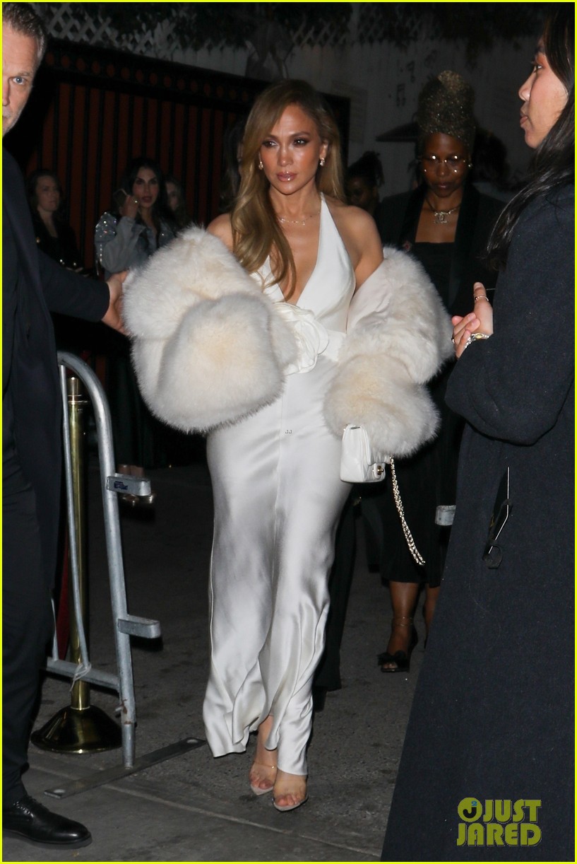Jennifer Lopez Channels Old Hollywood Glamour in White Dress & Matching Fur at Vanity Fair Party