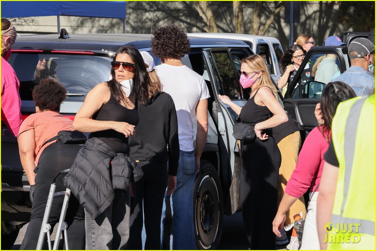 Sisters Joey King & Hunter King Spotted Donating Supplies & Volunteering at Fire Relief Center