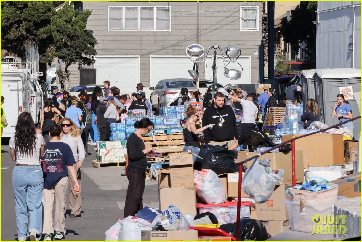 Sisters Joey King & Hunter King Spotted Donating Supplies & Volunteering at Fire Relief Center