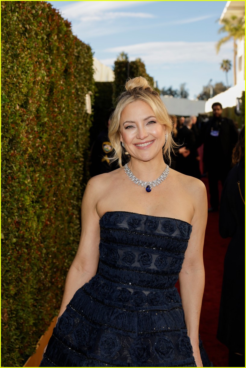 kate hudson golden globes 2025 dress Presenter Brings Her Own Flowers to | Just Jared Elegant Long Sleeve Wedding Dresses