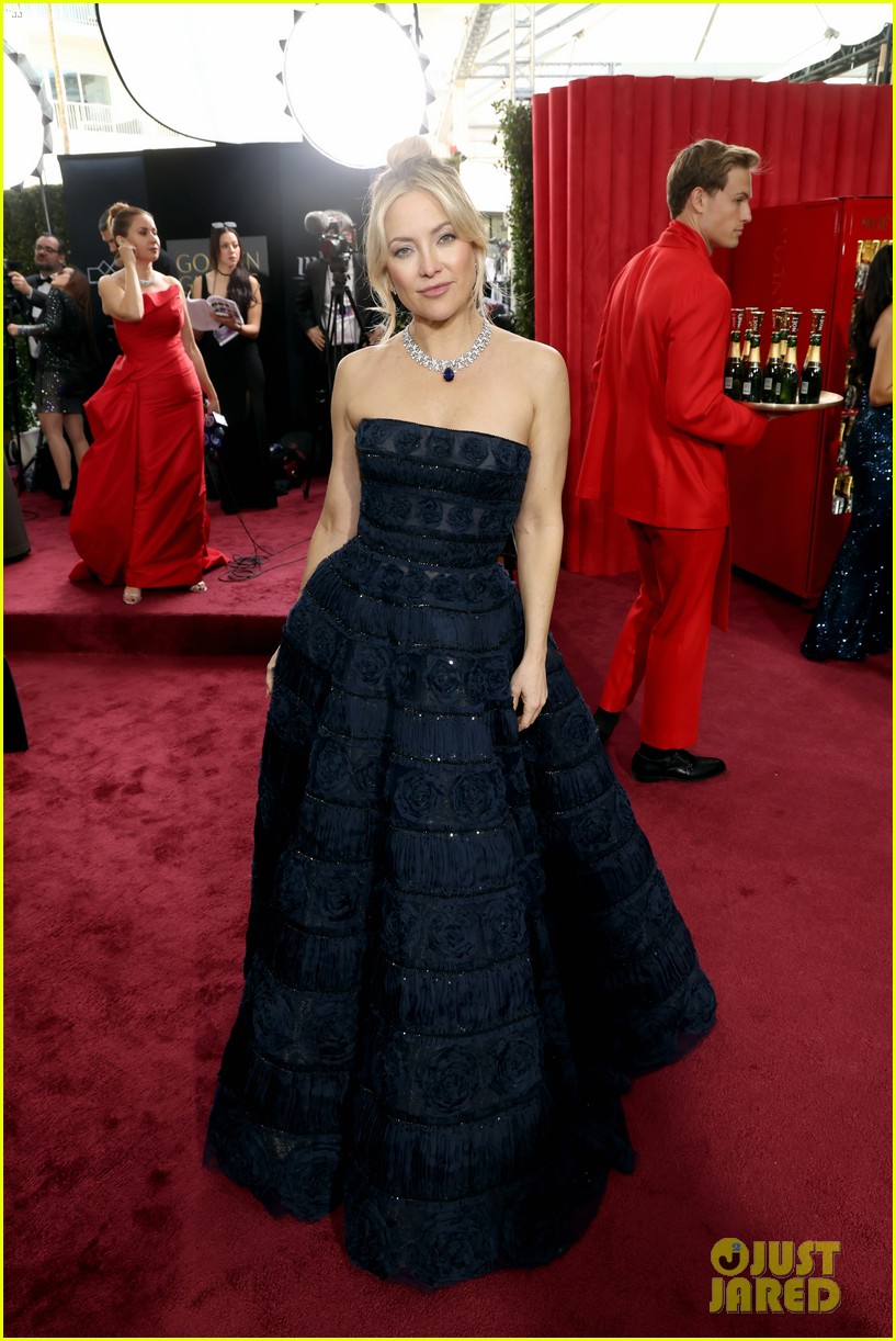 kate hudson golden globes 2025 dress Carolina Herrera at the 2025 Golden Globe Awards