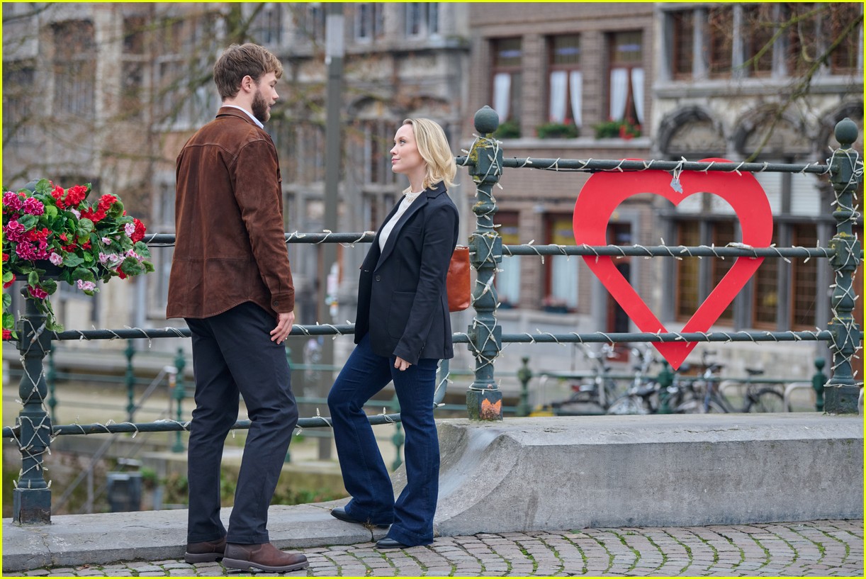 Who Stars in Hallmark's 'The Perfect Setting'? All About Cast Members Laci J. Mailey & David Elsendoorn