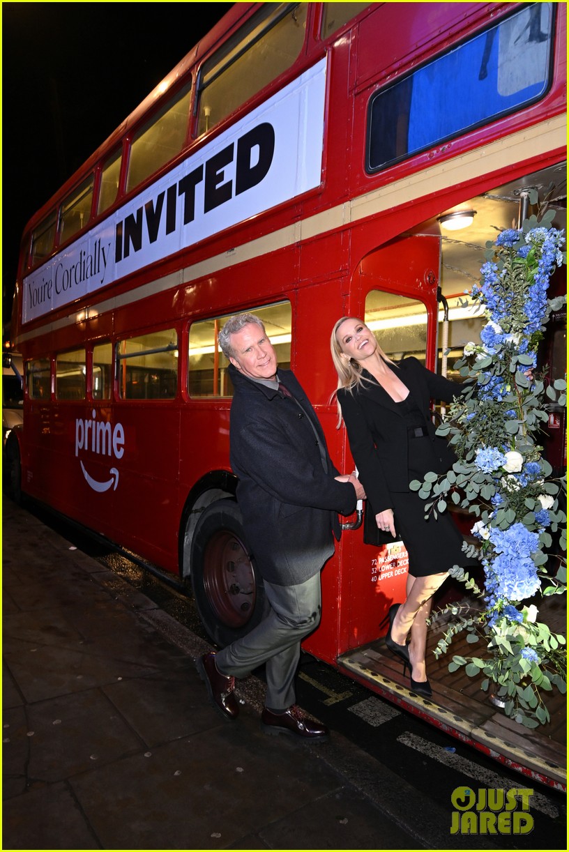 Reese Witherspoon & Will Ferrell Pose With a Uniquely Broken Wedding Cake at 'You're Cordially Invited' UK Premiere