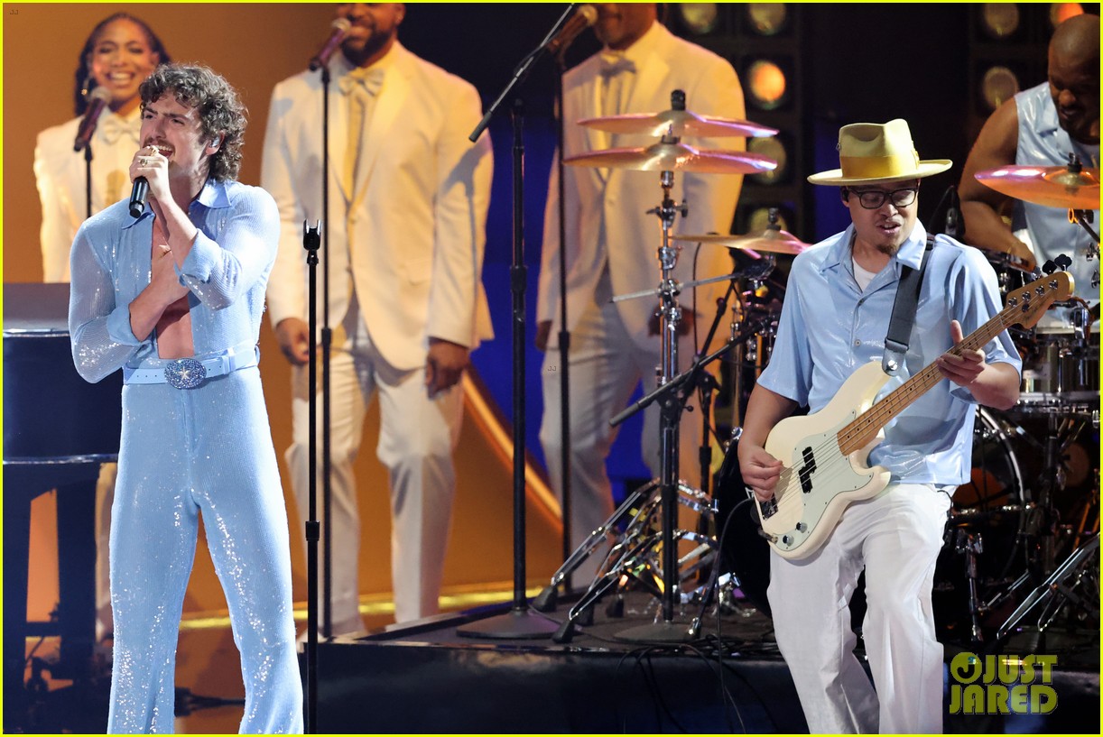 Benson Boone Goes Viral for Crotch Grab During Grammys 2025 Performance of 'Beautiful Things' - Watch Now!