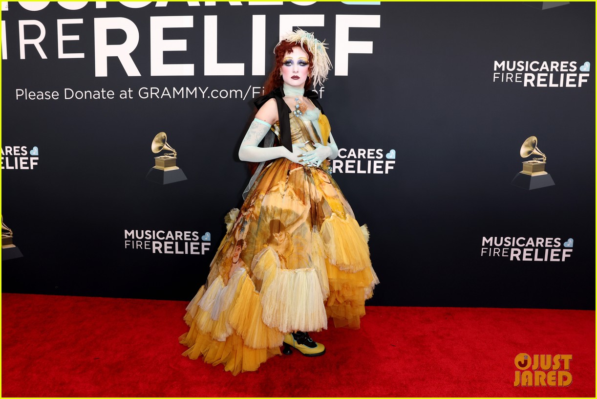 Chappell Roan Arrives for Very First Grammys, Wears Degas-Inspired Look for 2025 Red Carpet!