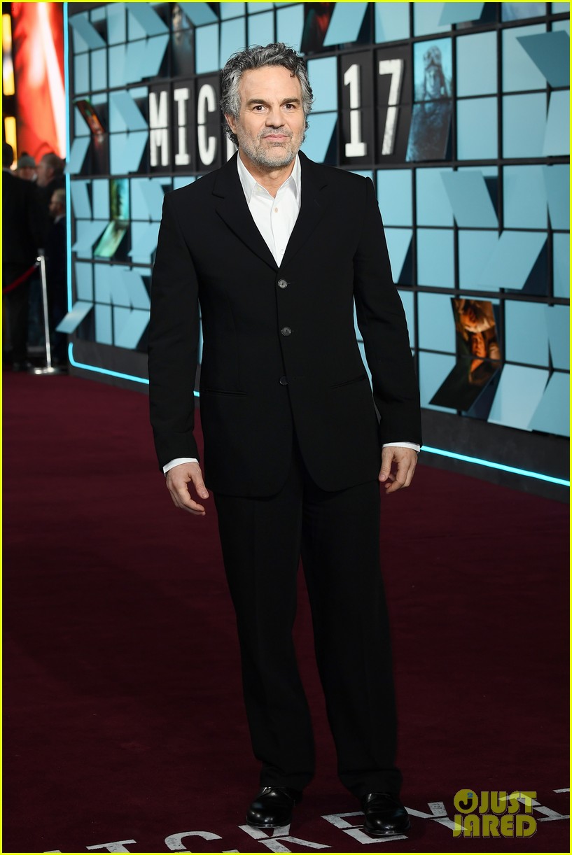 Robert Pattinson Looks Dapper in Sleek Suit at 'Mickey 17' World Premiere in London