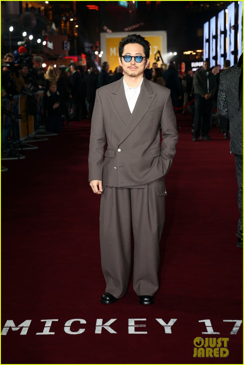 Robert Pattinson Looks Dapper in Sleek Suit at 'Mickey 17' World Premiere in London