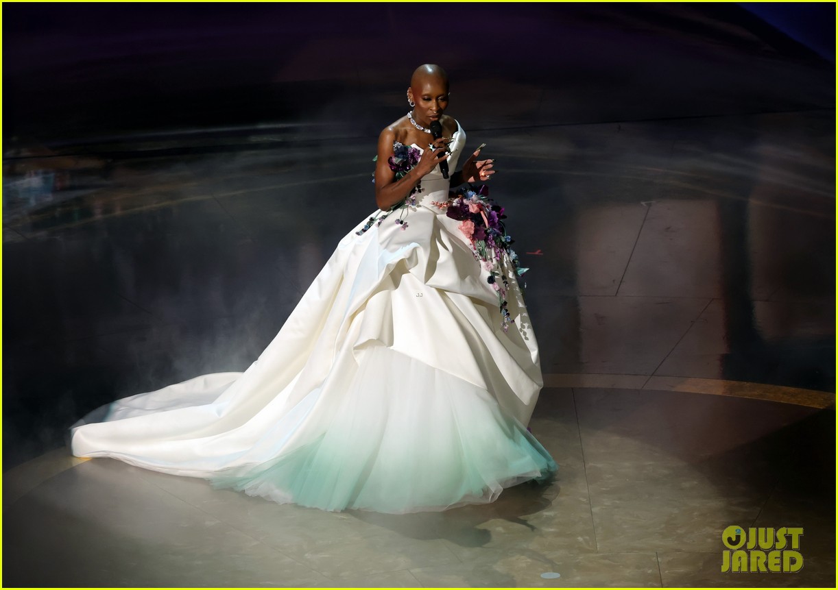 Ariana Grande Opens Oscars 2025 with 'Over the Rainbow' Performance - Watch Video!