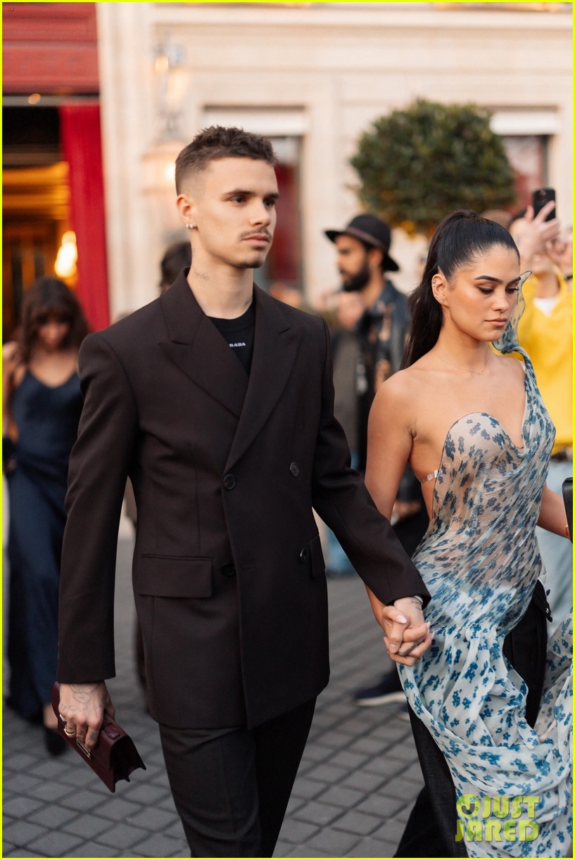 David Beckham & Kids Support Victoria Beckham at Her Paris Fashion Week Show!