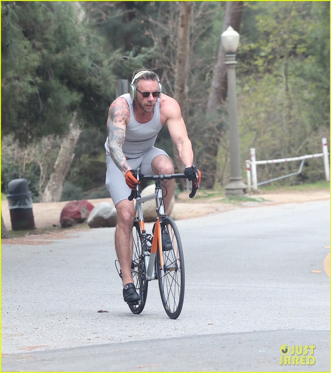 Dax Shepard Looks Fit in Spandex Workout Outfit During an L.A. Bike Ride