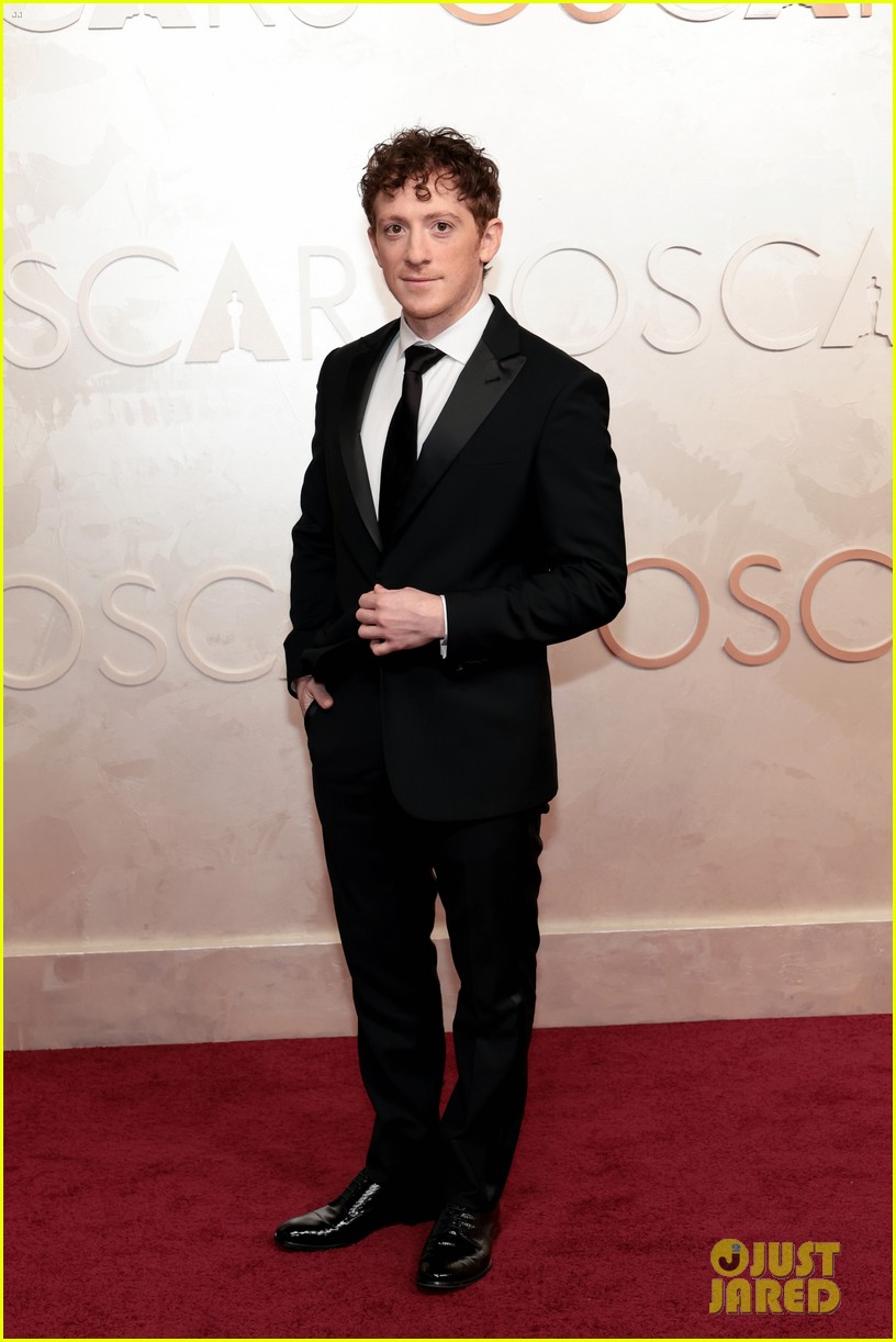 Why Jonathan Bailey Skipped Oscars 2025, Where the Rest of 'Wicked' Cast Gathered to Celebrate 10 Nominations