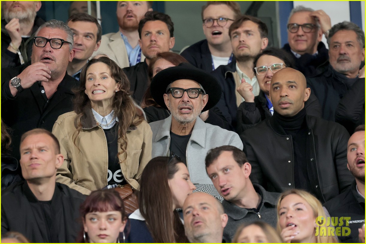 Jeff Goldblum & Wife Emilie Brings Sons Charlie & River to Como 1907 Vs Torino Match!