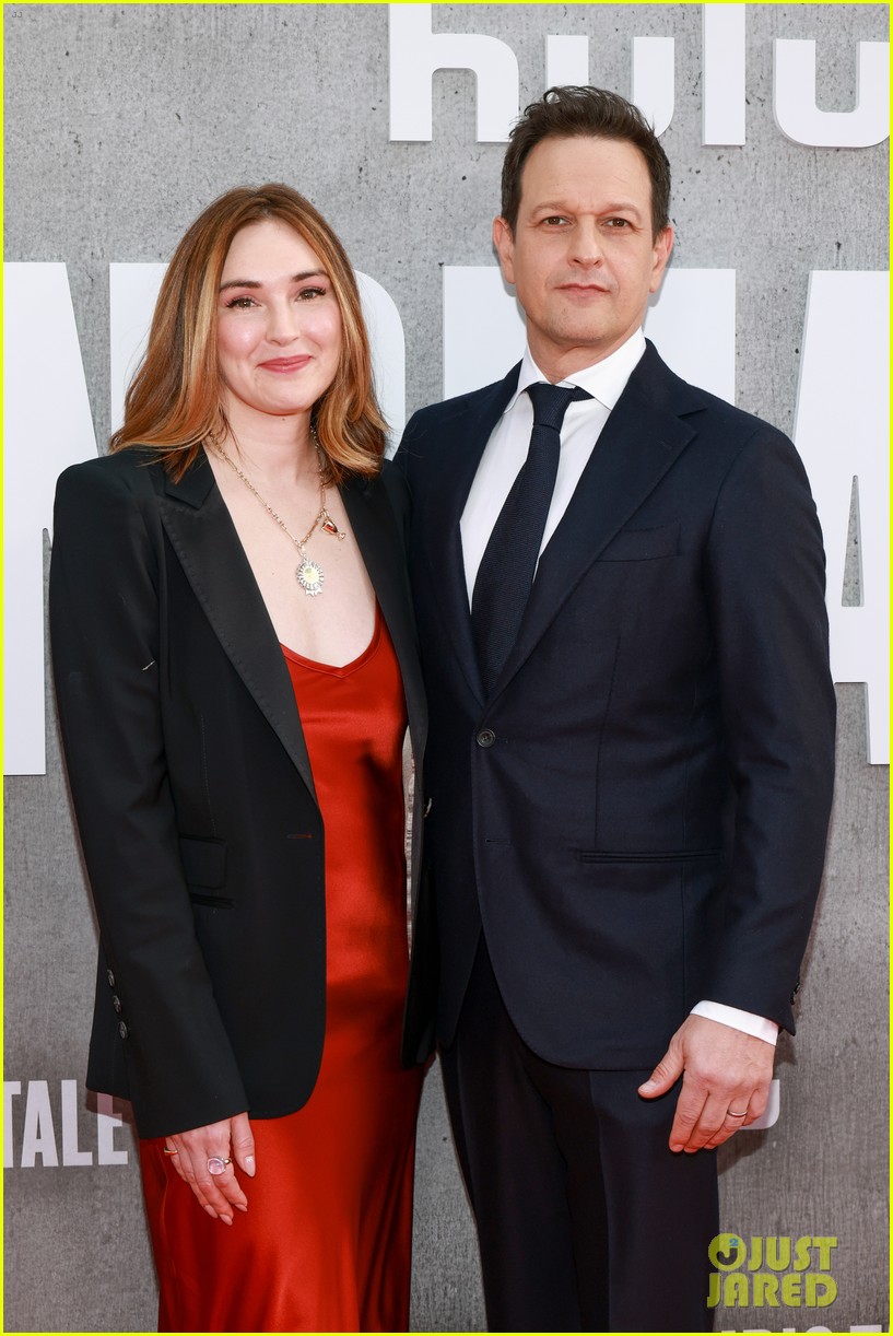Elisabeth Moss, Max Minghella, & Yvonne Strahovski Attend 'The Handmaid's Tale' Final Season Premiere in Hollywood