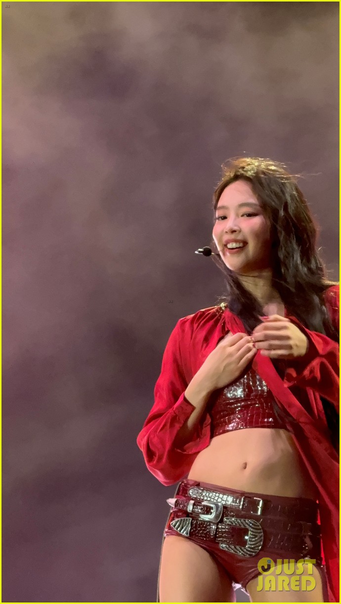 Blackpink's Jennie Gets Support from Lisa & Rosé at Coachella 2025 Set (Photos & Videos)