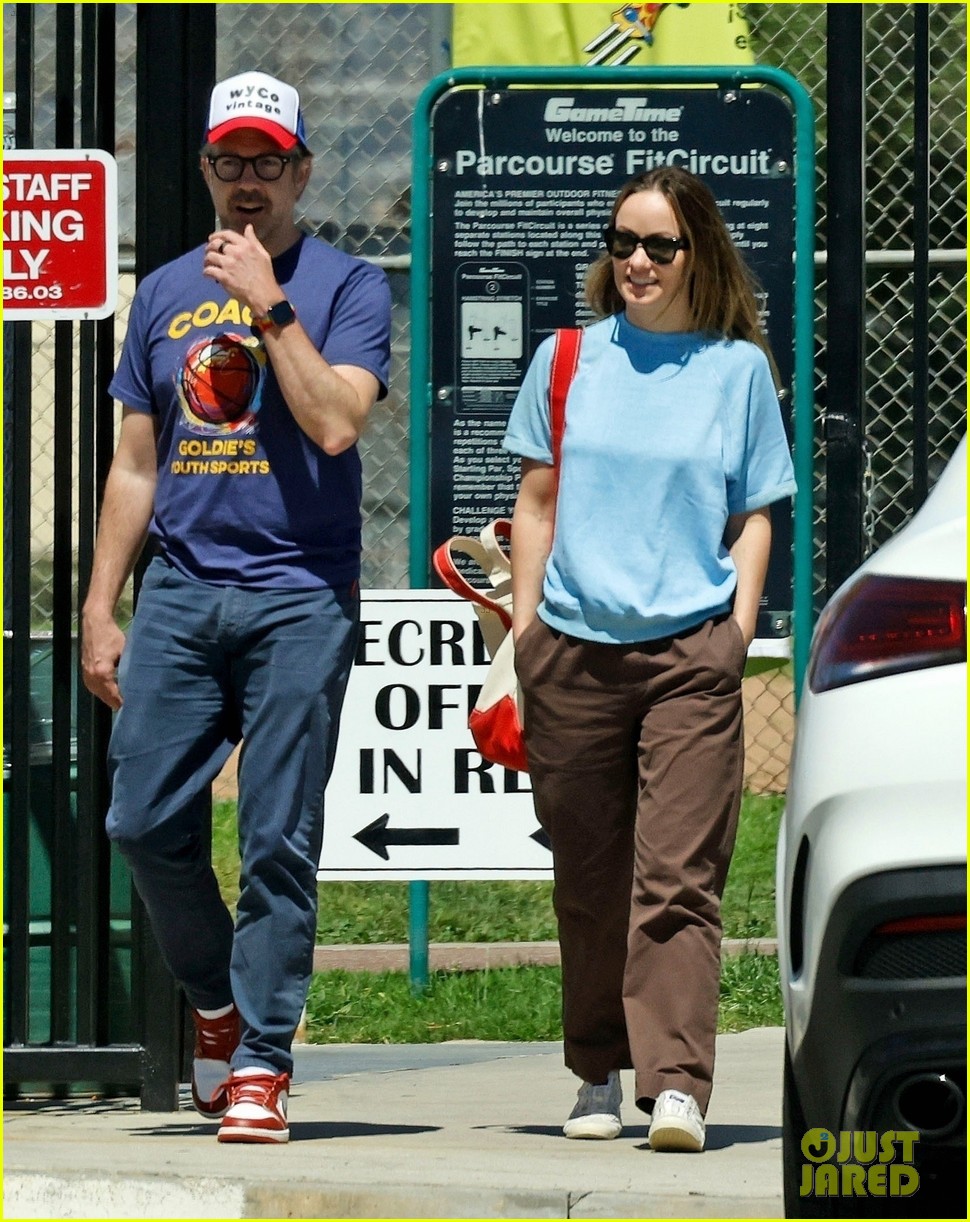 Exes Olivia Wilde & Jason Sudeikis Share Hug During a Sunday Afternoon of Co-Parenting