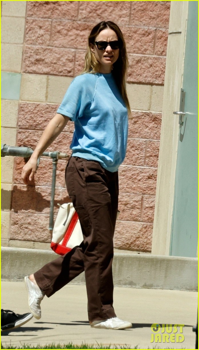 Exes Olivia Wilde & Jason Sudeikis Share Hug During a Sunday Afternoon of Co-Parenting