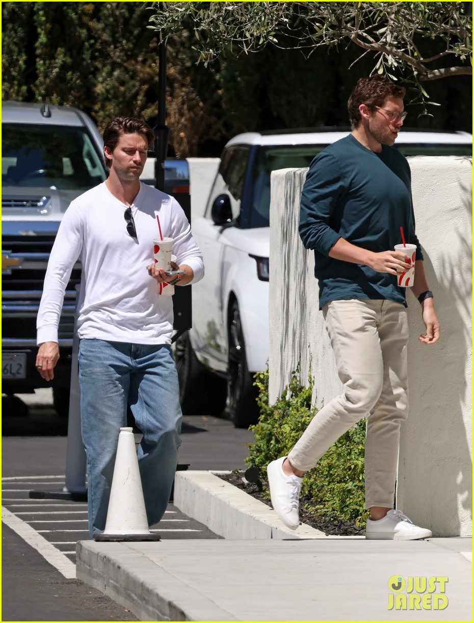 Patrick Schwarzenegger & His Family Enjoy a Pre-Easter Dinner Together!