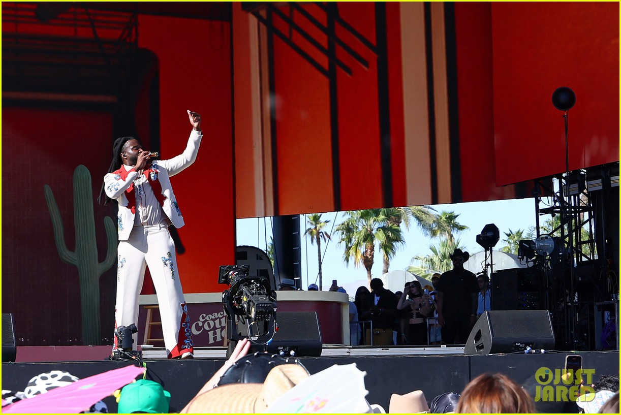 Shaboozey Brings Out Surprise Guest Noah Cyrus for Coachella 2025 Performance!
