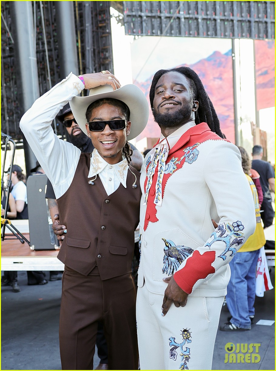 Shaboozey Brings Out Surprise Guest Noah Cyrus for Coachella 2025 Performance!