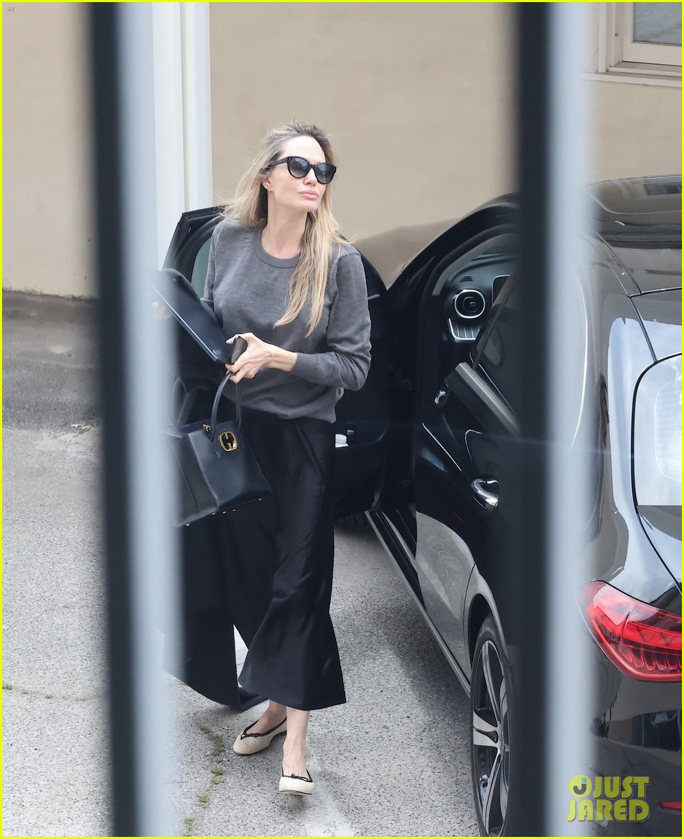 Angelina Jolie Arrives at Cara Restaurant for Lunch Meeting in L.A.