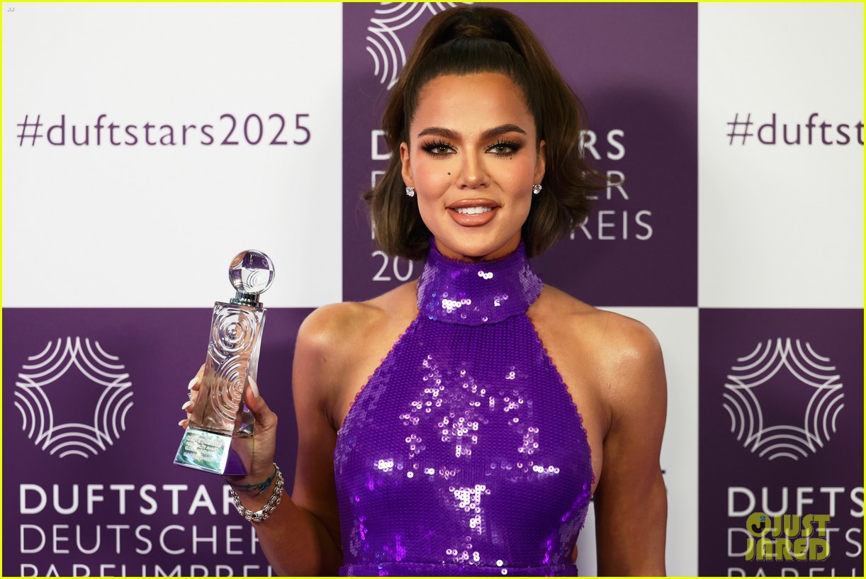 khloe kardashian purple dress Khloe Kardashian looks incredible in skin tight purple dress after its revealed mom Kris has 'chosen' her as family heir