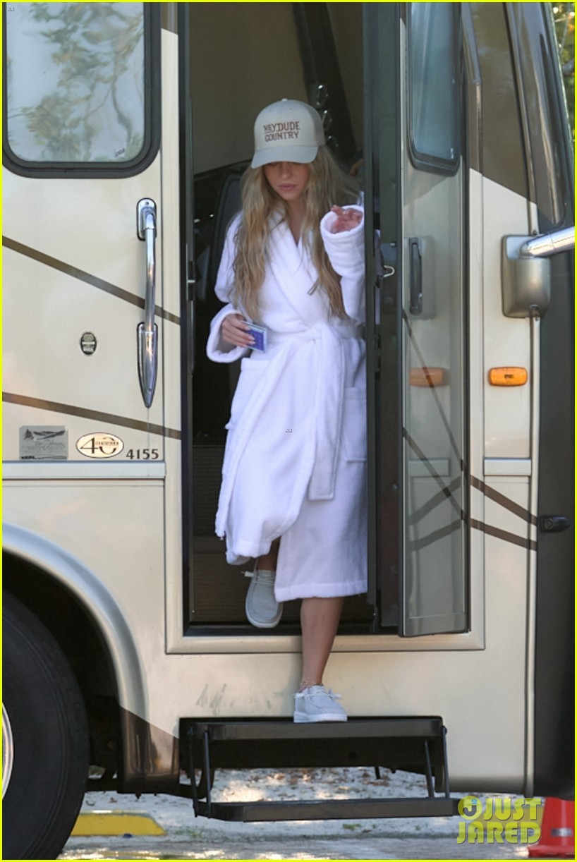 Sydney Sweeney Steps Out in Bathrobe While Filming Commercial in Florida After Announcing She's Selling Her Used Bathwater