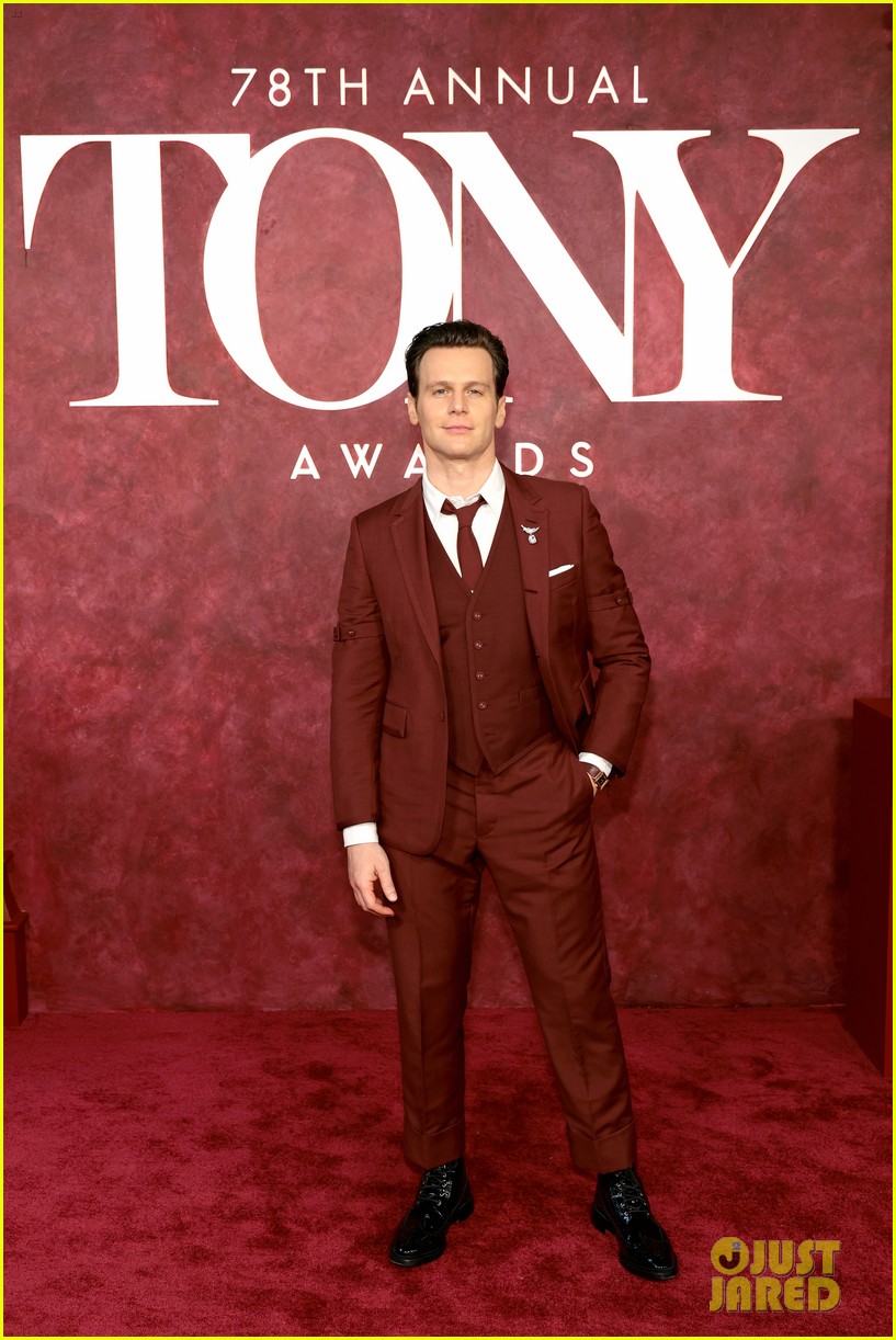 Jonathan Groff Joins 'Just in Time' Co-star Gracie Lawrence at Tony Awards 2025, Where They're Both Nominated!