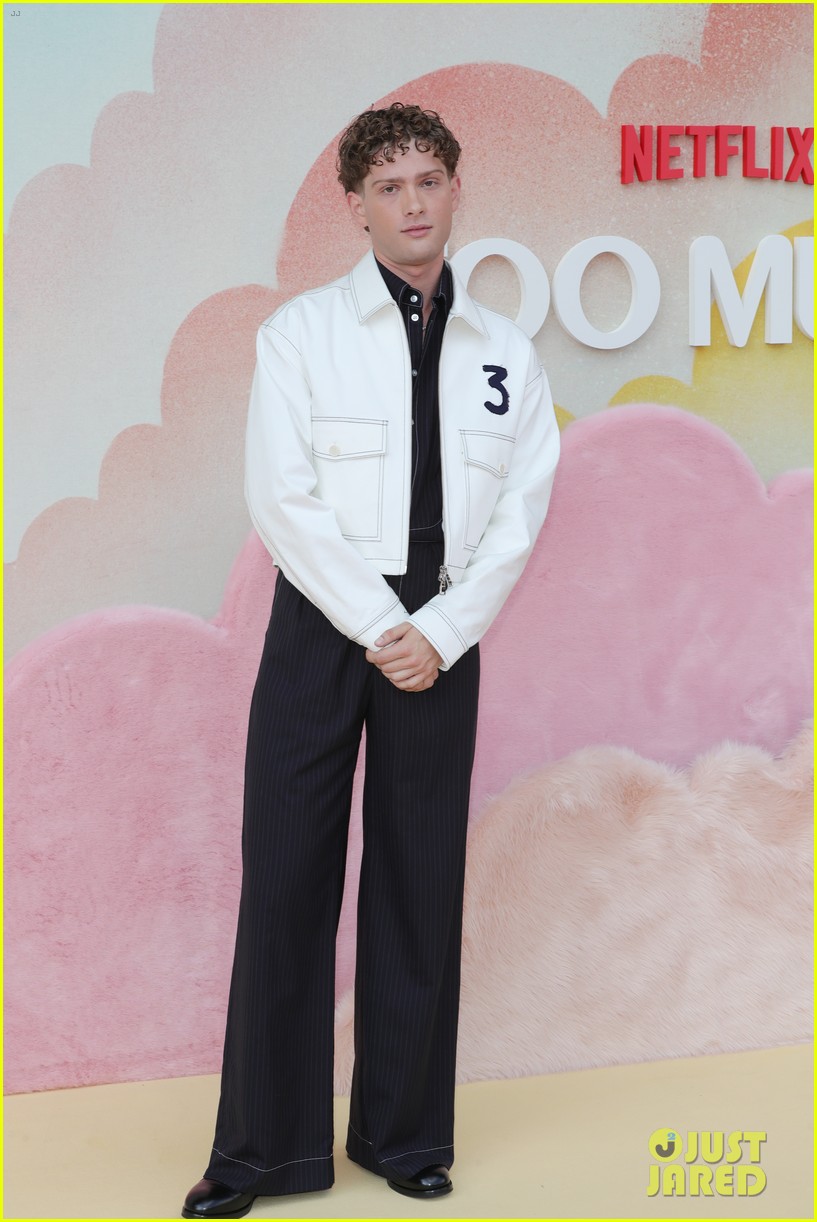 Lena Dunham, Megan Stalter, & Will Sharpe Premiere New Netflix Series 'Too Much' in London!