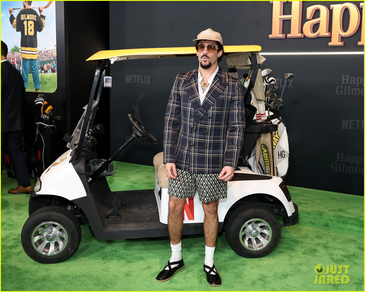 Adam Sandler, Bad Bunny, Julie Bowen, & More Attend 'Happy Gilmore 2' Premiere in NYC!