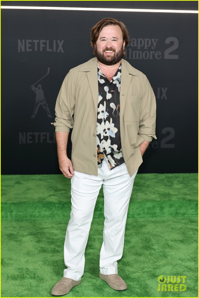 Adam Sandler, Bad Bunny, Julie Bowen, & More Attend 'Happy Gilmore 2' Premiere in NYC!