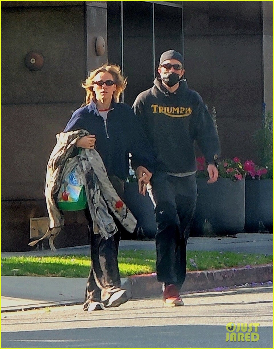 Suki Waterhouse Steps Out with Fiancé Robert Pattinson in L.A. After Revealing Recent Hospitalization