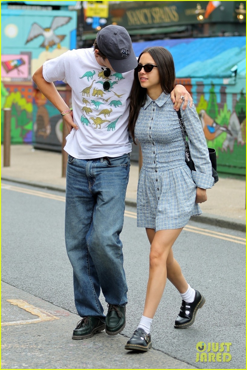 Olivia Rodrigo & Boyfriend Louis Partridge Enjoy the Day Together with Another Celeb Couple!