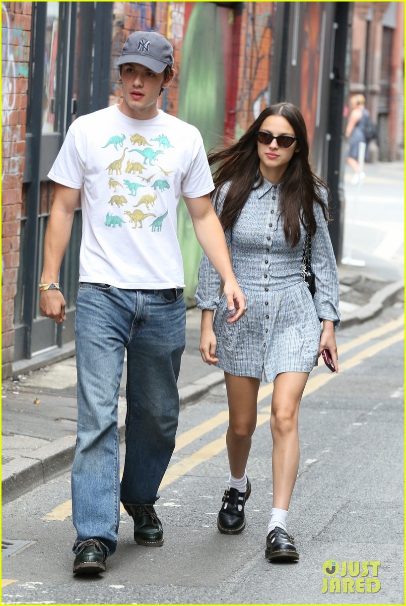 Olivia Rodrigo & Boyfriend Louis Partridge Enjoy the Day Together with Another Celeb Couple!