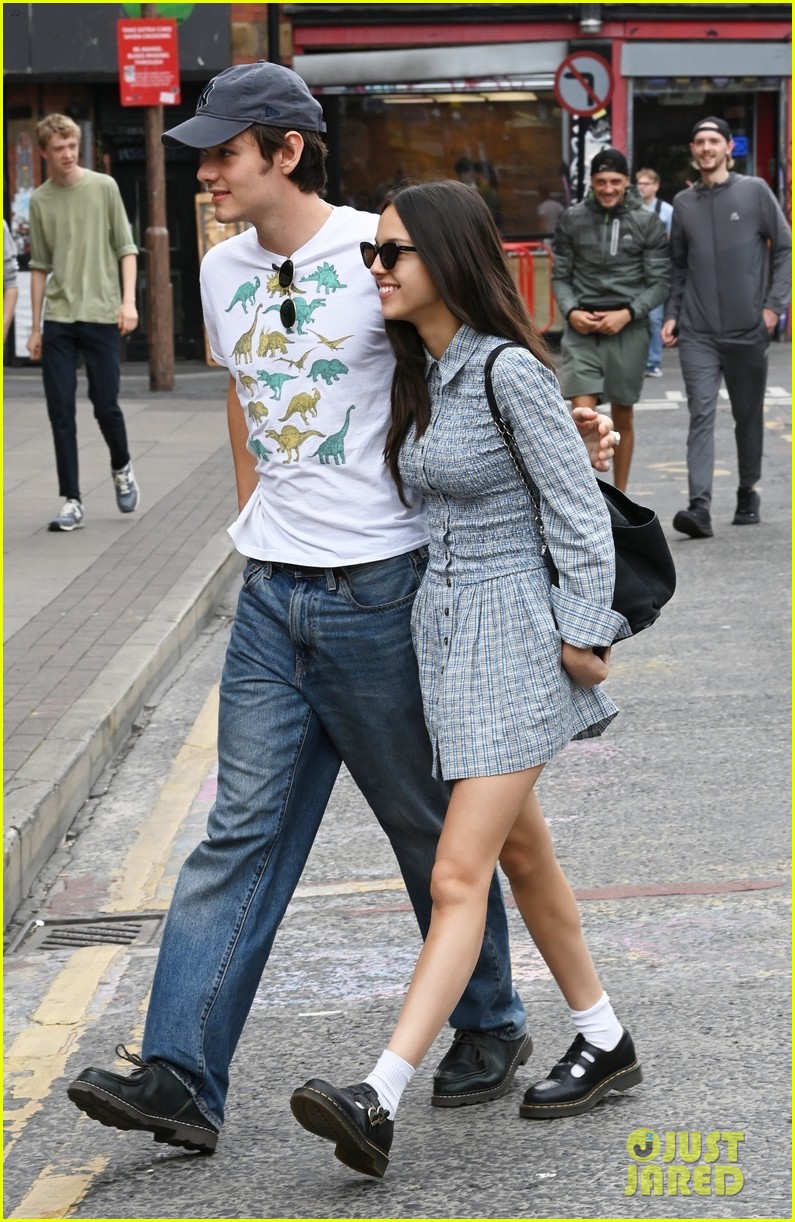 Olivia Rodrigo & Boyfriend Louis Partridge Enjoy the Day Together with Another Celeb Couple!