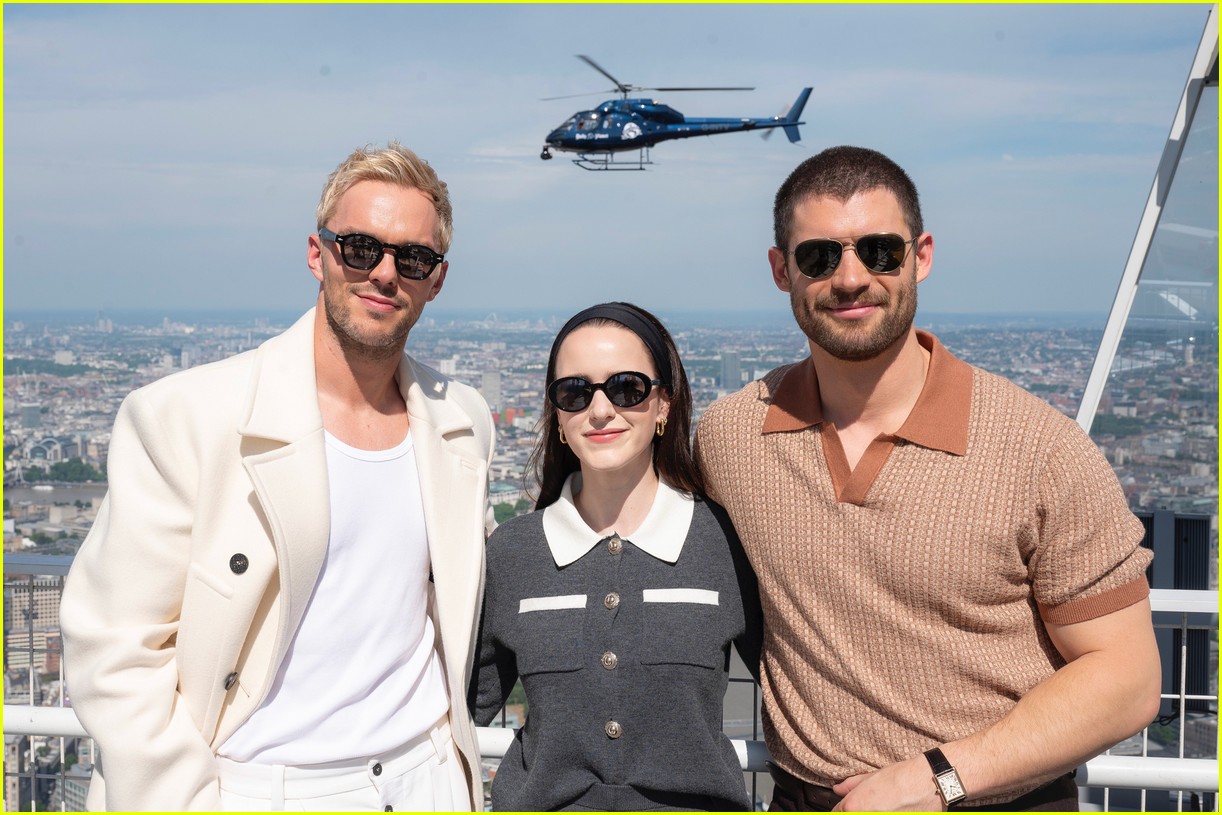 'Superman' Stars Visit London's Shard to See Awesome Statue Spectacle in the Sky!