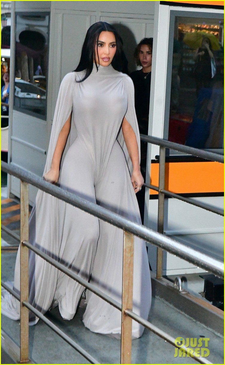 kim kardashian in grey dress Silver Kim Kardashian (Kim K) Long Sleeves Knee Length Prom Celebrity   Hoprom