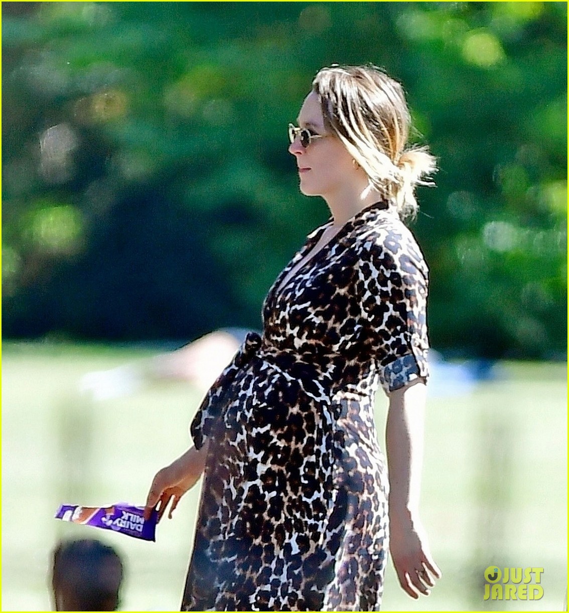 Pregnant Saoirse Ronan Wears Leopard-Print Dress on Walk in London with Husband Jack Lowden - Just Jared - Celebrity News and Gossip | Entertainment Pregnant Saoirse Ronan Wears Leopard-Print Dress on Walk in London with Husband Jack Lowden - Just Jared - Celebrity News and Gossip | Entertainment