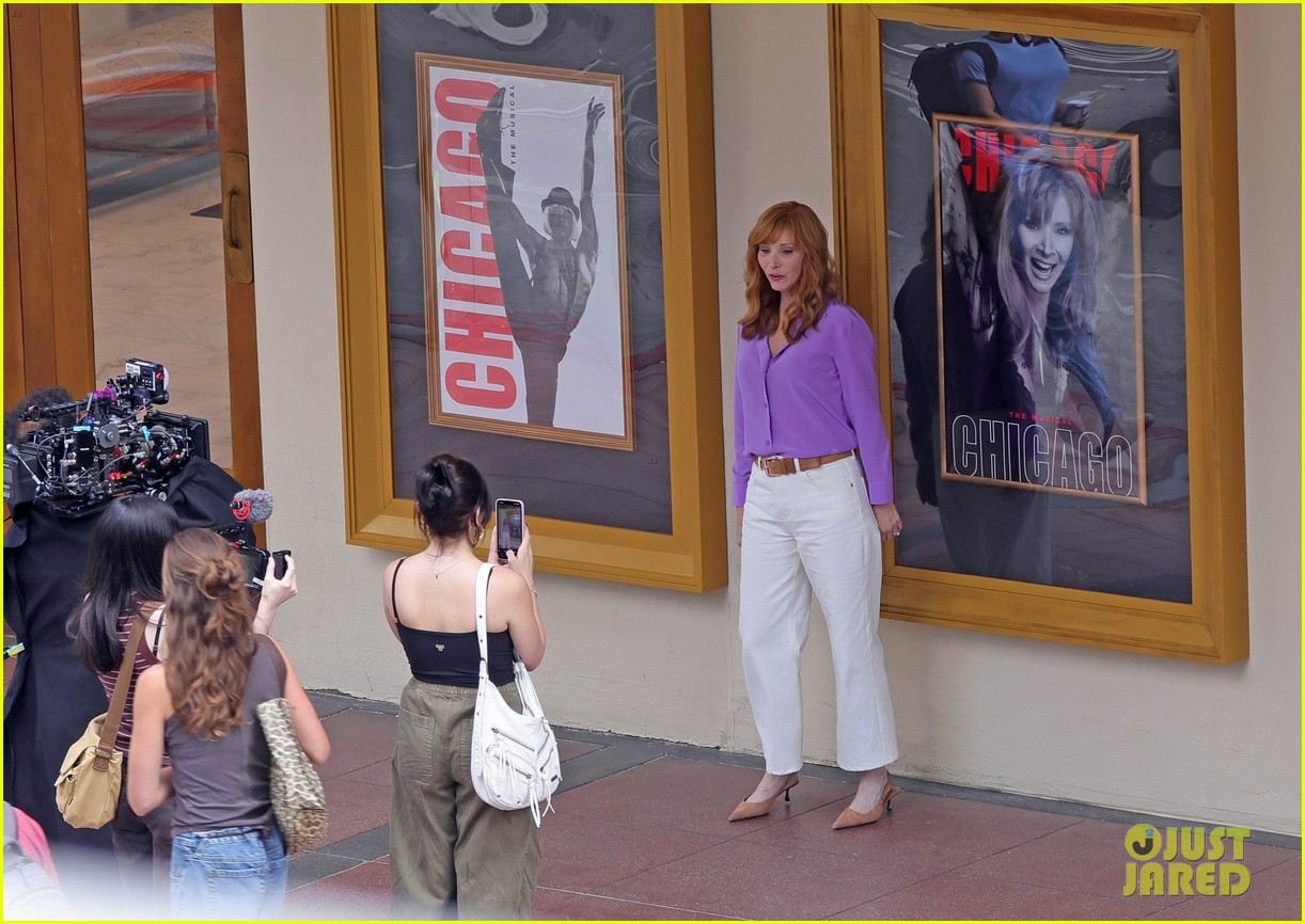 Lisa Kudrow Spotted Filming 'The Comeback' Season 3: Photos Reveal Spoilers About Valerie Cherish's Next Act!