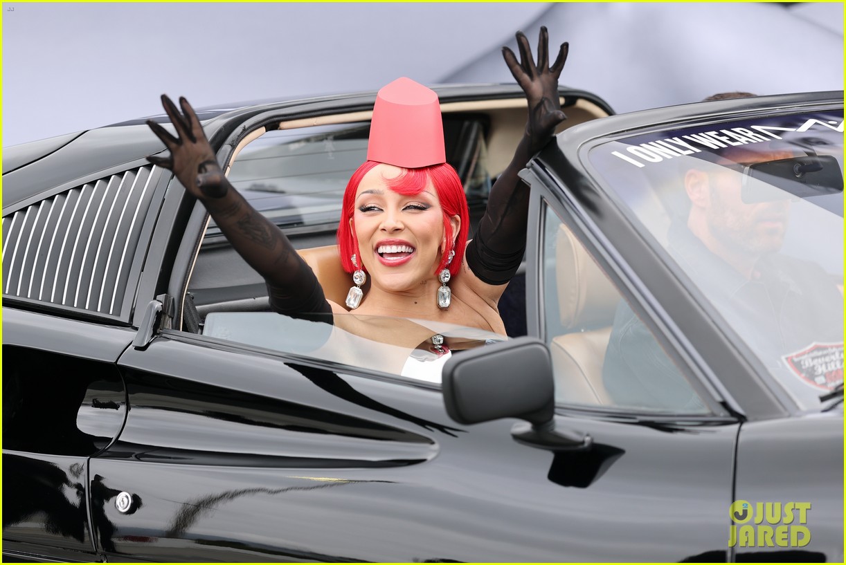 Doja Cat Rocks Whimsical Lipstick-Inspired Outfit, Surprises Fans at MAC Match Day Event