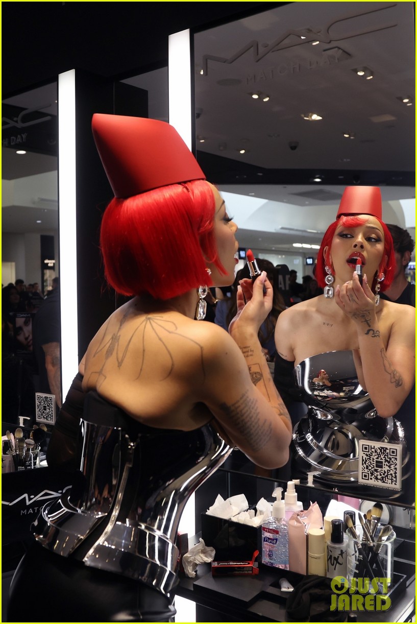 Doja Cat Rocks Whimsical Lipstick-Inspired Outfit, Surprises Fans at MAC Match Day Event