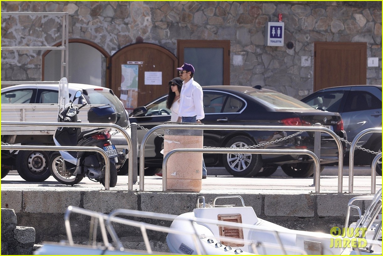 Harry Styles & Zoe Kravitz Photographed in Tuscany Amid Continued Romance Rumors