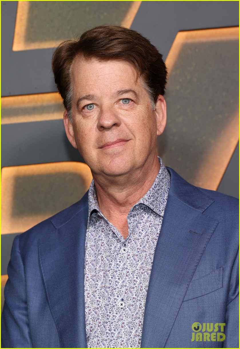 Jason Bateman Gets Support from 'Ozark' Co-Star Laura Linney at 'Black Rabbit' Premiere!