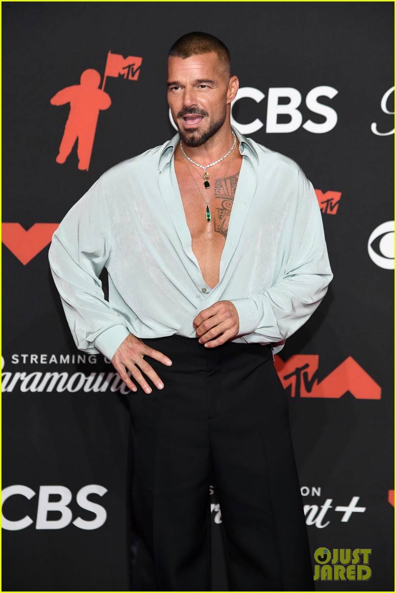 Ricky Martin Bares Some Skin on VMAs 2025 Red Carpet