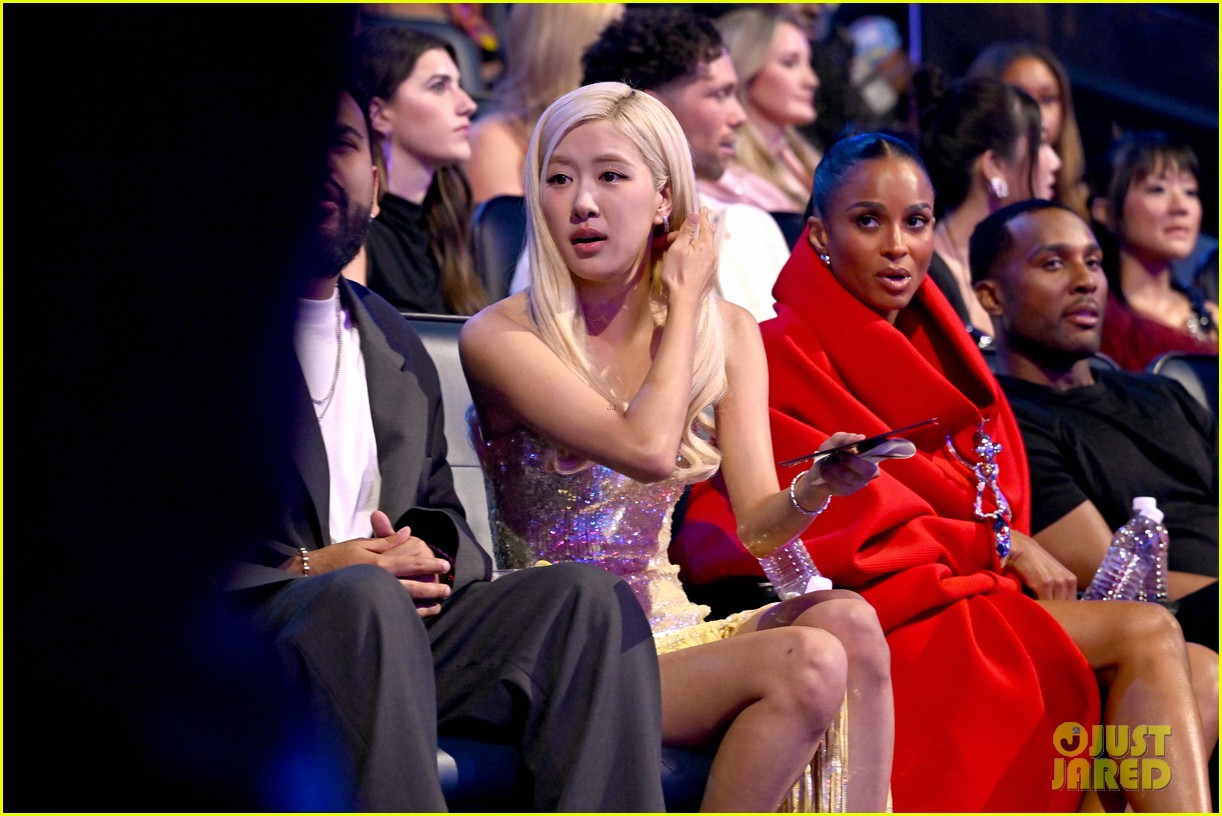 Rosé Accepts Song of the Year Award at MTV VMAs 2025, Thanks BLACKPINK Members in Touching Speech - Read the Full Message!