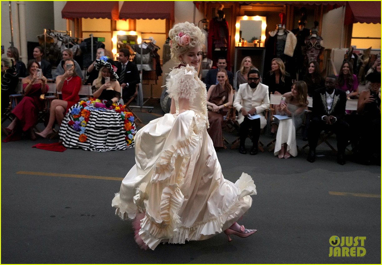 Julia Garner Transforms Into Kirsten Dunst's Marie Antoinette for 'Vogue World' Runway Show!
